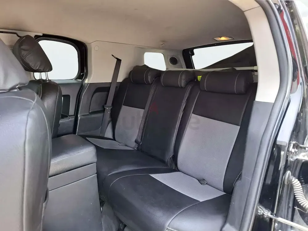 2010 Toyota FJ Cruiser GXR 4.0L | GCC Specifications - Image 11