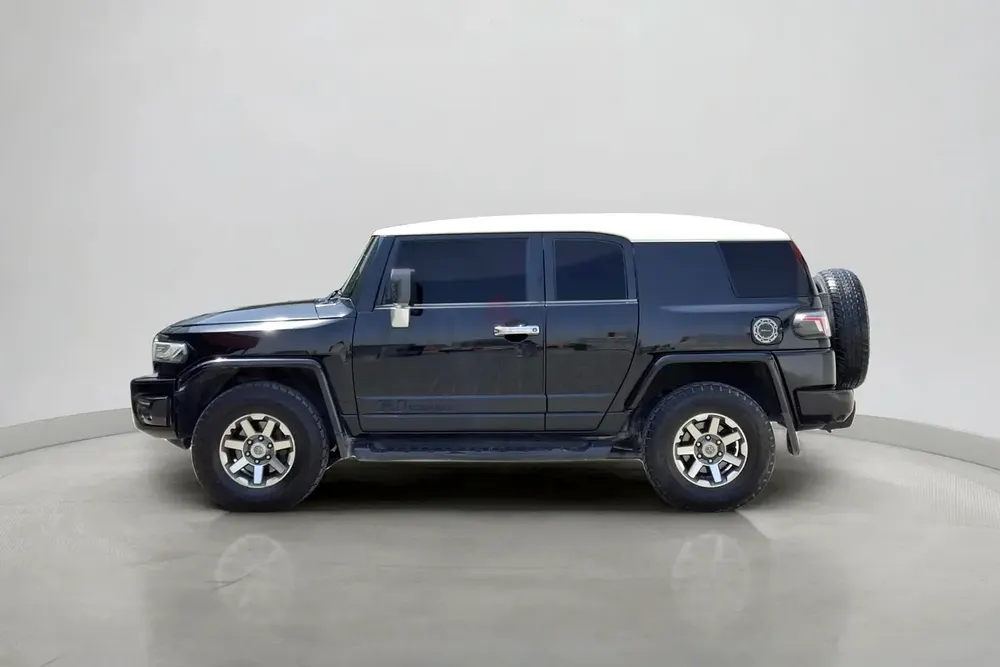 2010 Toyota FJ Cruiser GXR 4.0L | GCC Specifications - Image 5
