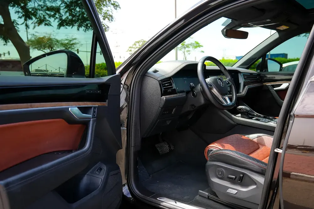 VOLKSWAGEN TOUAREG 2020!! GCC SPECS!! FULL SERVICE HISTORY FROM AL NABOODA - Image 4