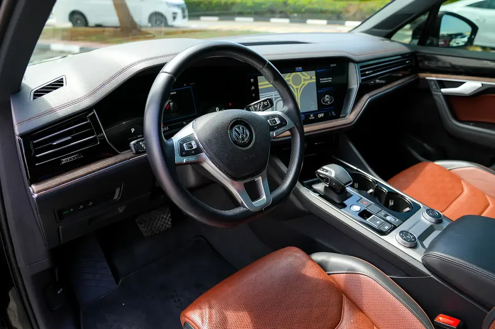 VOLKSWAGEN TOUAREG 2020!! GCC SPECS!! FULL SERVICE HISTORY FROM AL NABOODA - Image 5