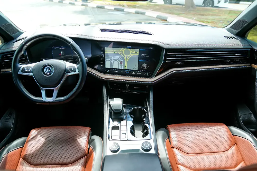 VOLKSWAGEN TOUAREG 2020!! GCC SPECS!! FULL SERVICE HISTORY FROM AL NABOODA - Image 6