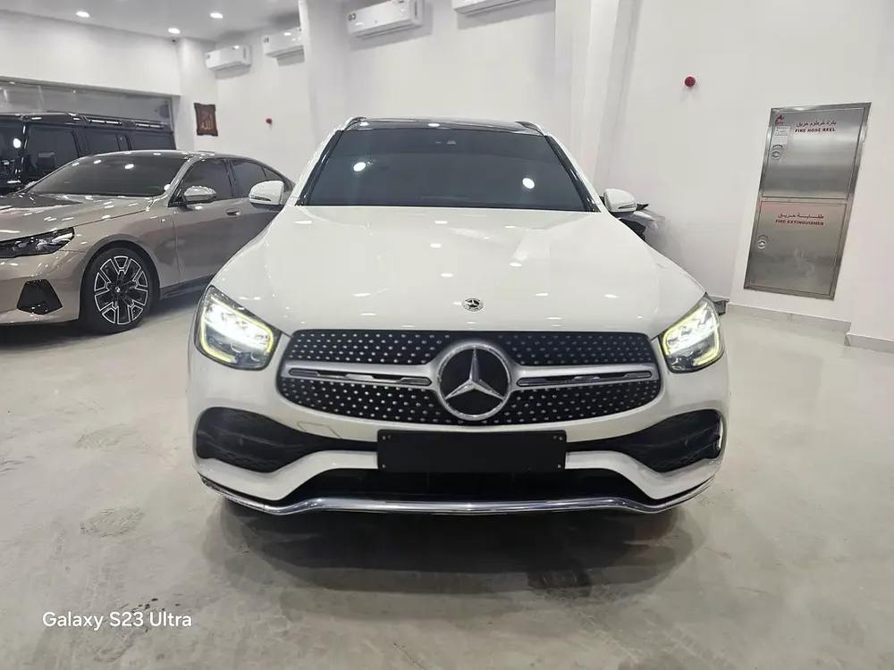 Mercedes-Benz GLC 200 AMG 2021 - GCC Specs - Excellent Condition - Image 4