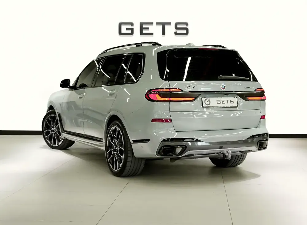 2023 I BMW X7 XDRIVE 40i I GCC I 5 YEARS WARRANTY AND SERVICE CONTRACT(AGMC) I - Image 4