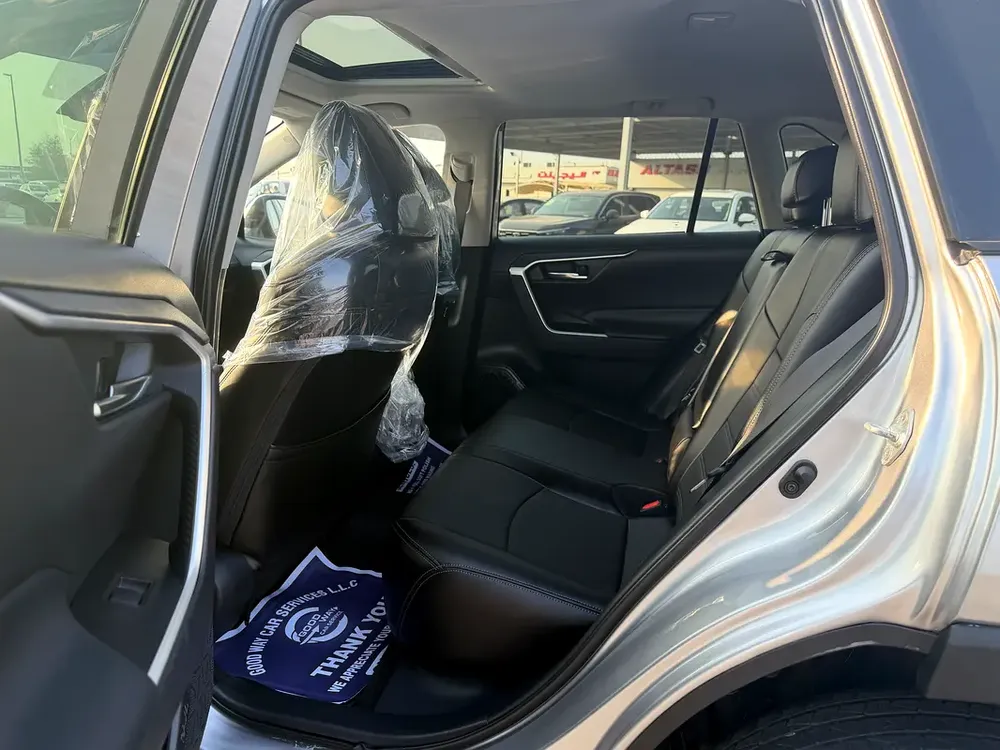 2021 Toyota RAV4 XLE - American Specs - Excellent Condition - Image 12