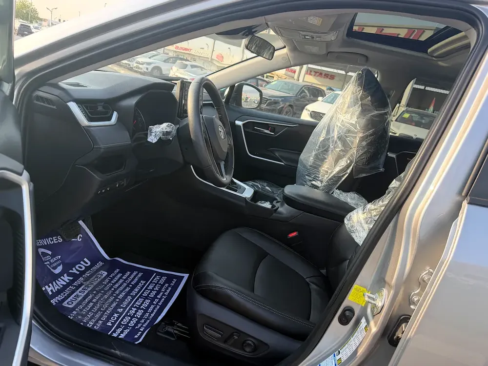 2021 Toyota RAV4 XLE - American Specs - Excellent Condition - Image 13