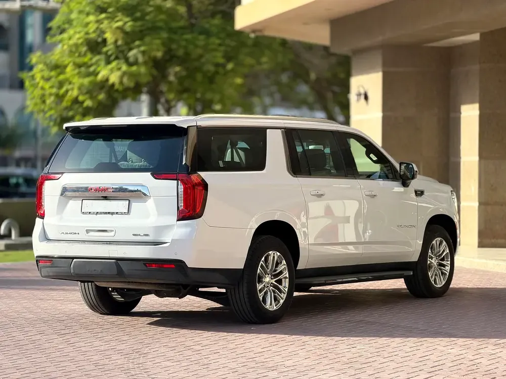 GMC Yukon XL SLE 2022 | GCC Specs | Excellent Condition - Image 5