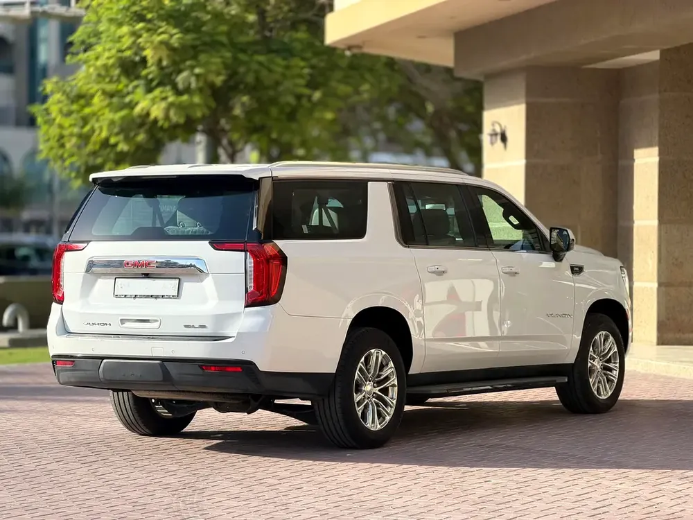 GMC Yukon XL SLE 2022 | GCC Specs | Excellent Condition - Image 6