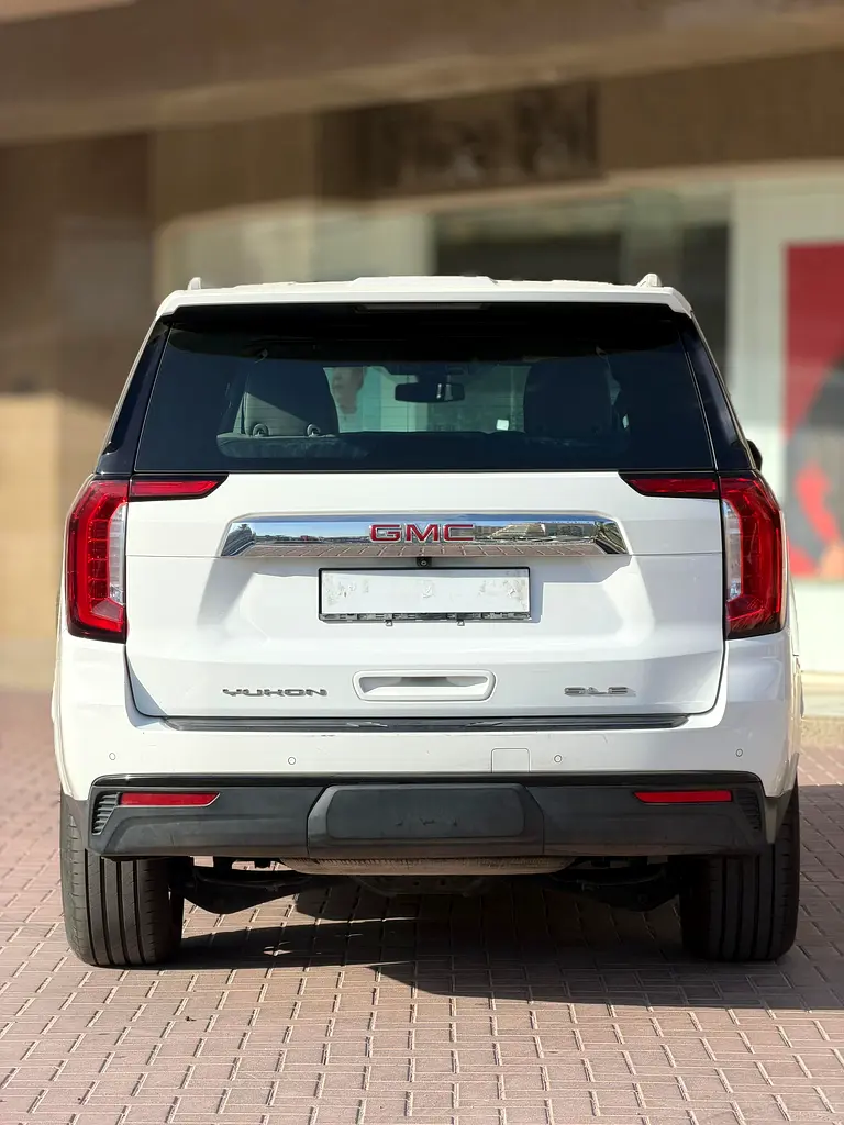 GMC Yukon XL SLE 2022 | GCC Specs | Excellent Condition - Image 8