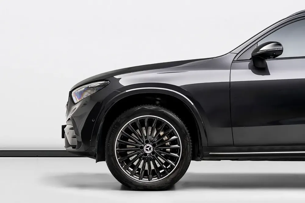 2024 Mercedes GLC 300 4Matic, August 2029 Mercedes Warranty + Service Contract, Low KMs, GCC - Image 8