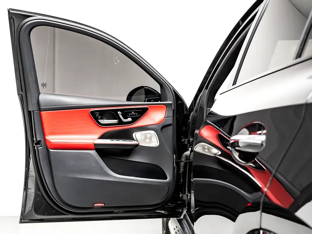 2024 Mercedes GLC 300 4Matic, August 2029 Mercedes Warranty + Service Contract, Low KMs, GCC - Image 9