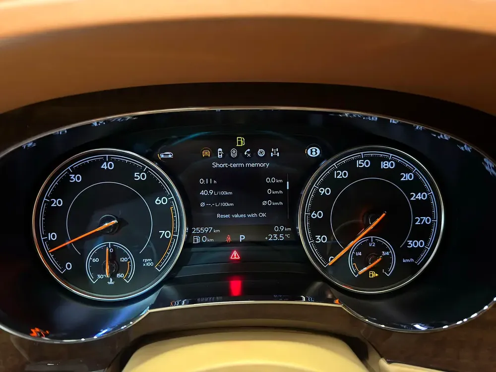 Bentley Bentayga W12 Mulliner 2016 | European Specs | Pristine Condition - Image 15