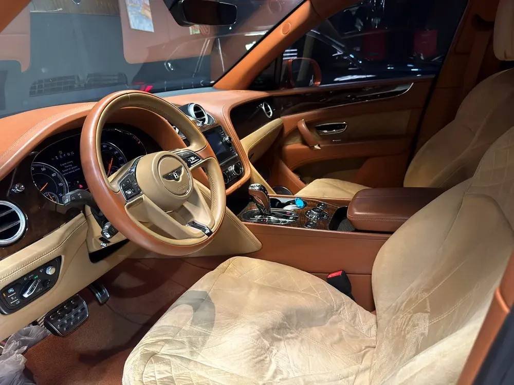 Bentley Bentayga W12 Mulliner 2016 | European Specs | Pristine Condition - Image 7