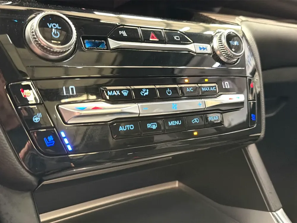 1,428 AED / Month | 0% DP AVAIL | HYBRID EXPLORER LIMITED 4WD 3.3 | - Image 13