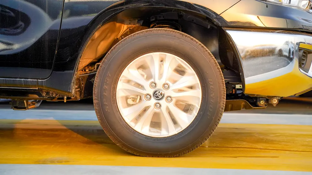 Toyota Hilux Double Cab 2.7L PETROL  4x2 Manual Transmission - Image 4
