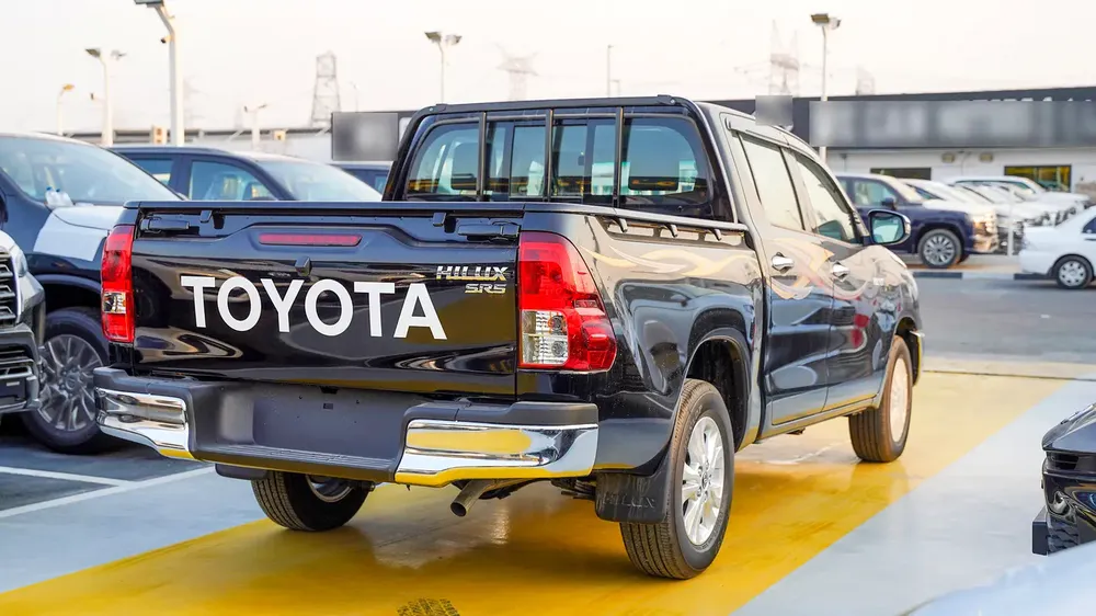 Toyota Hilux Double Cab 2.7L PETROL  4x2 Manual Transmission - Image 5