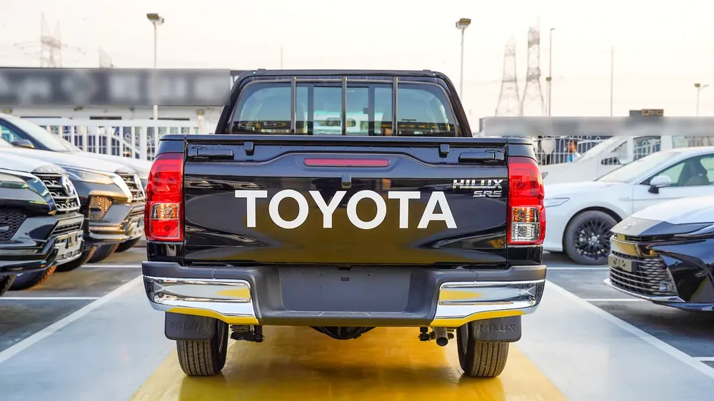 Toyota Hilux Double Cab 2.7L PETROL  4x2 Manual Transmission - Image 6