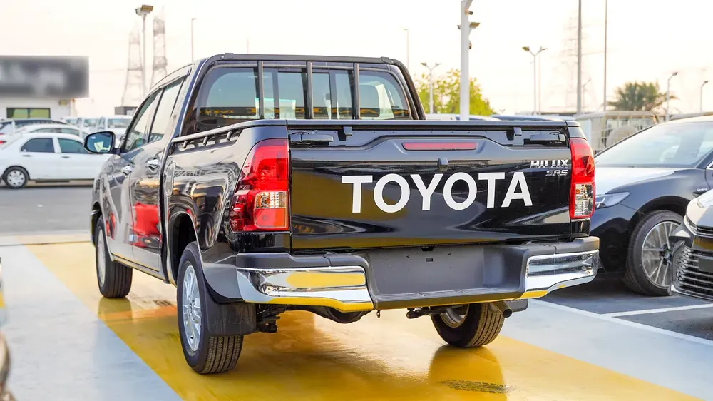 Toyota Hilux Double Cab 2.7L PETROL  4x2 Manual Transmission - Image 7