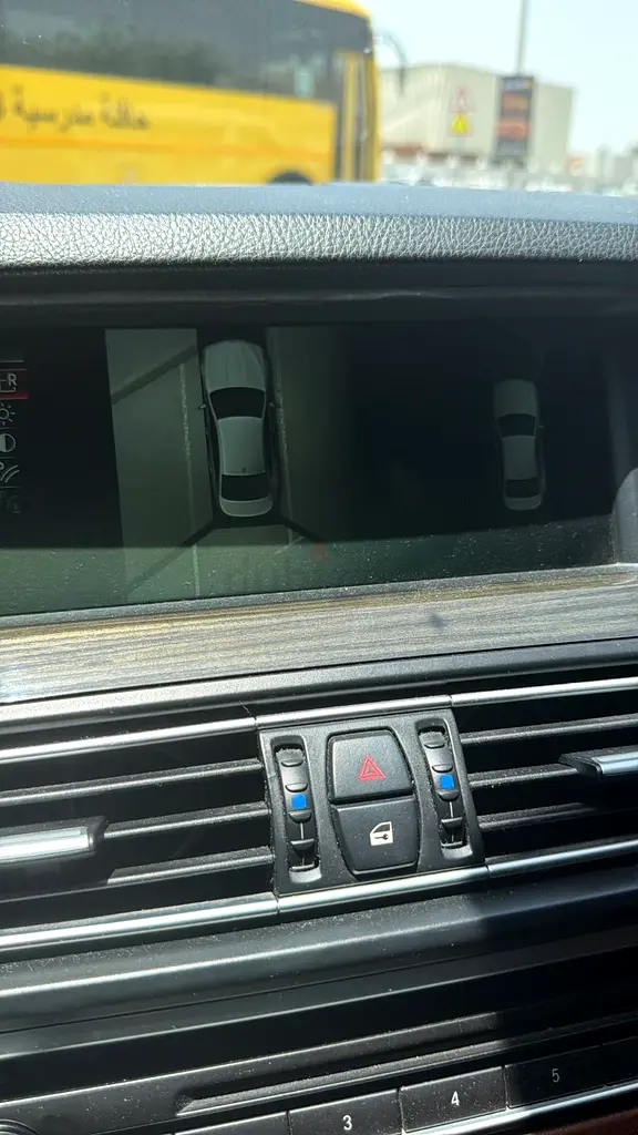 BMW 5-Series 530i Luxury Line 2013 | GCC Specs | Pristine Condition - Image 11