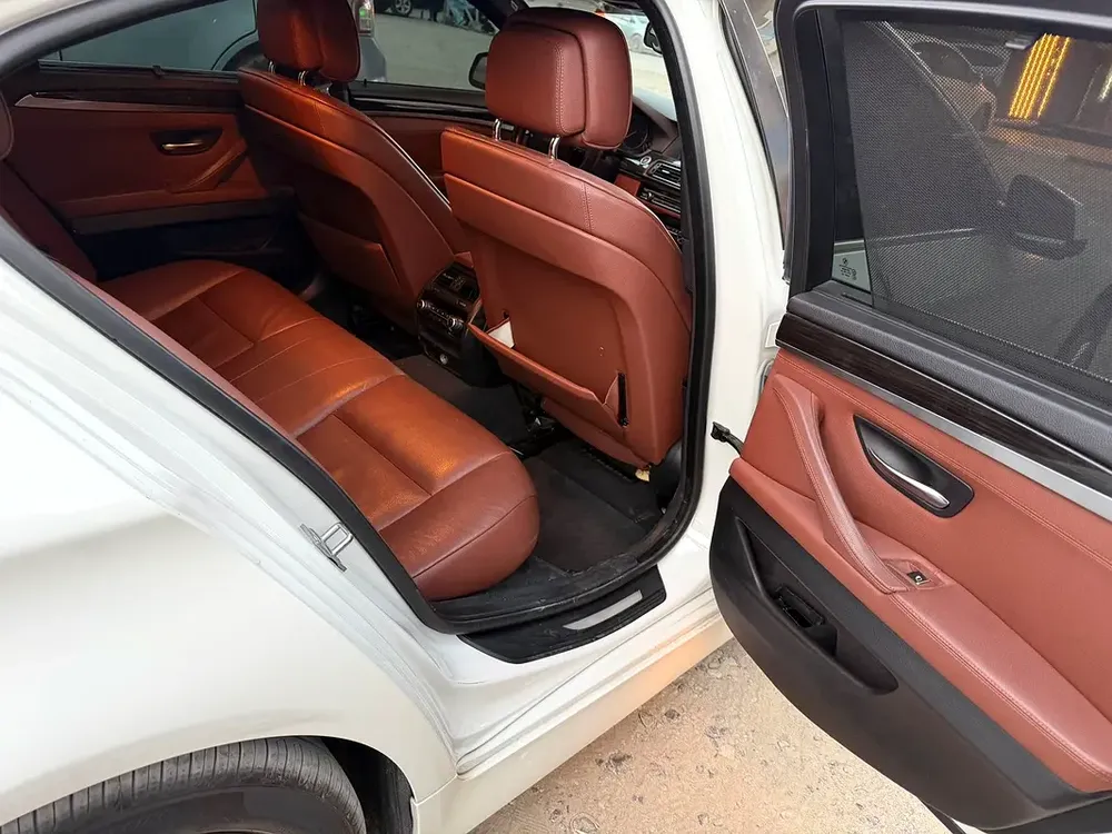 BMW 5-Series 530i Luxury Line 2013 | GCC Specs | Pristine Condition - Image 8