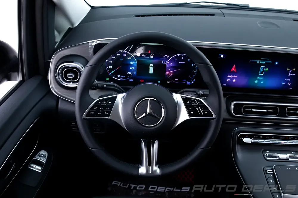 2025 Mercedes Benz V300 | GCC | Warranty | Brand New | 8 Seater - Image 9