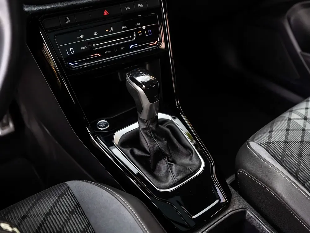 0% DOWN-PAYMENT | THE MAY ADVANTAGE | RELIABLE DAILY | T-ROC R-LINE | WARRANTY - Image 10