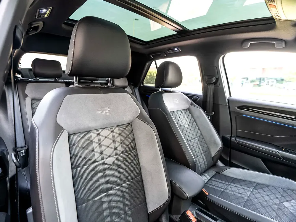 0% DOWN-PAYMENT | THE MAY ADVANTAGE | RELIABLE DAILY | T-ROC R-LINE | WARRANTY - Image 11