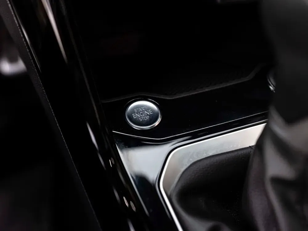 0% DOWN-PAYMENT | THE MAY ADVANTAGE | RELIABLE DAILY | T-ROC R-LINE | WARRANTY - Image 15