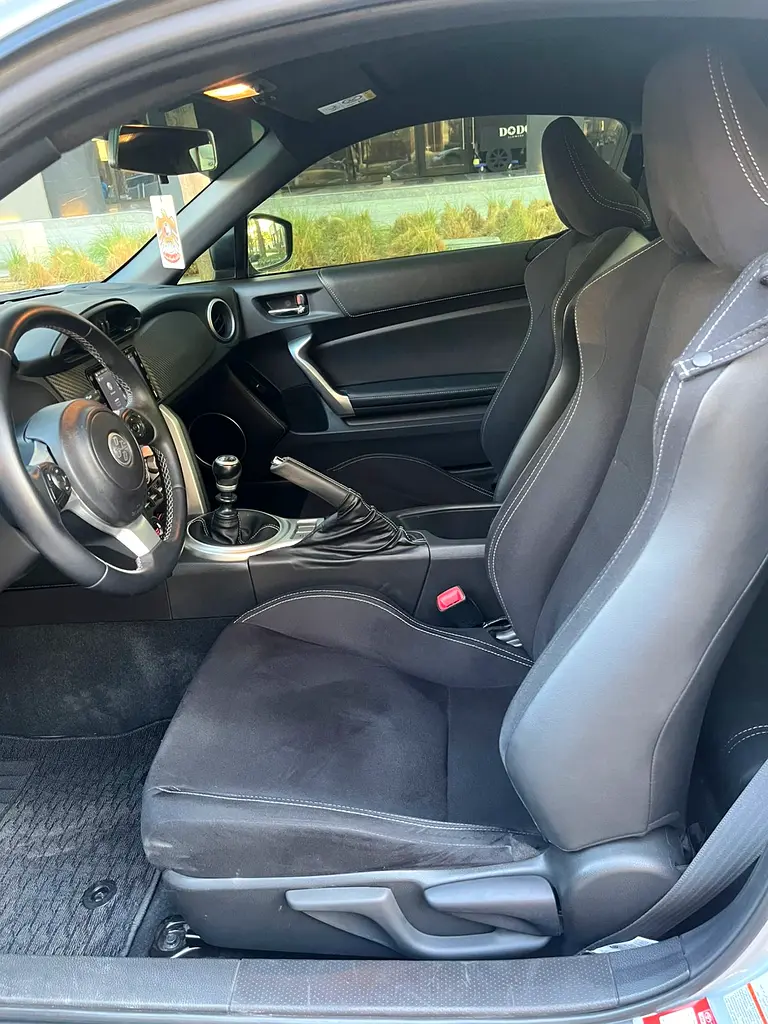 OUR TOYOTA 86 IS AS NEW, LOW IN MILEAGE, HIGH IN ADRENALINE AND FULLY SERVICED BY AL FUTTAIM DEALER - Image 11