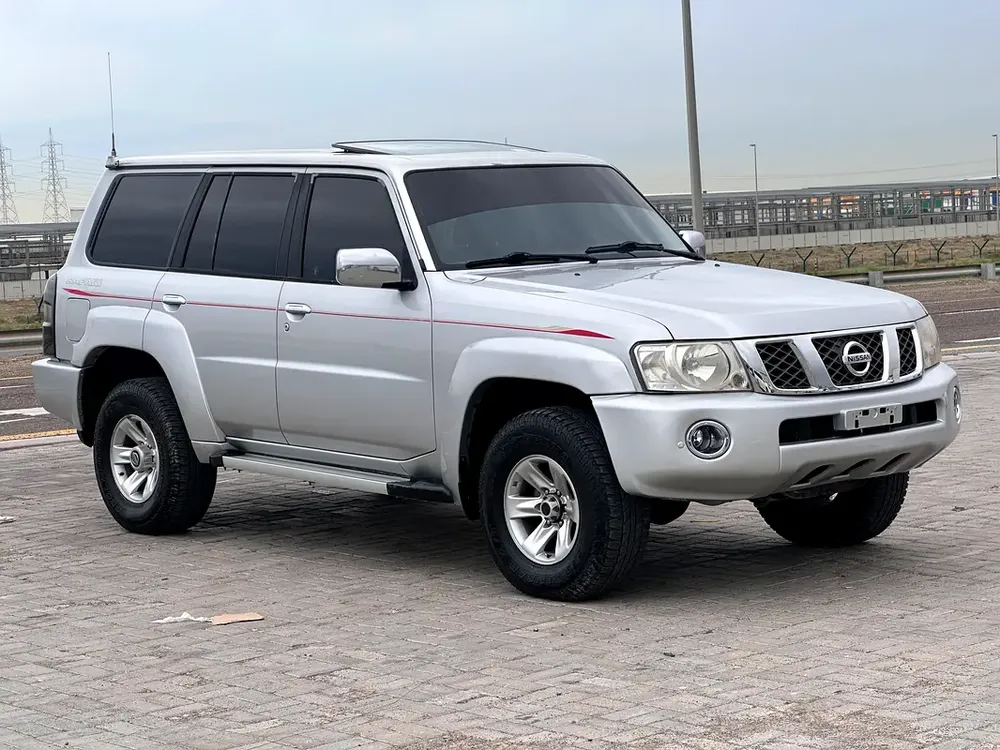 Nissan VTC Safari 2014 GCC sunroof difflock super clean car - Image 11