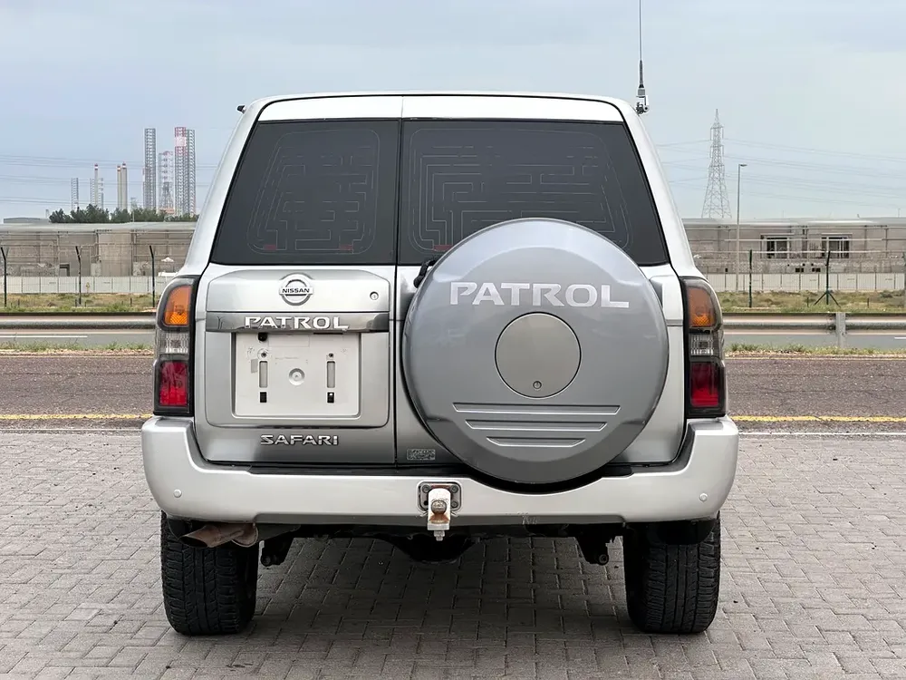 Nissan VTC Safari 2014 GCC sunroof difflock super clean car - Image 12