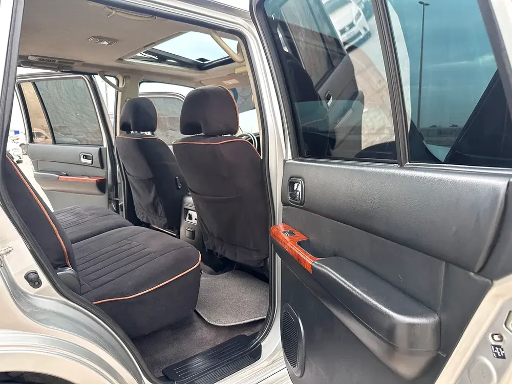 Nissan VTC Safari 2014 GCC sunroof difflock super clean car - Image 13