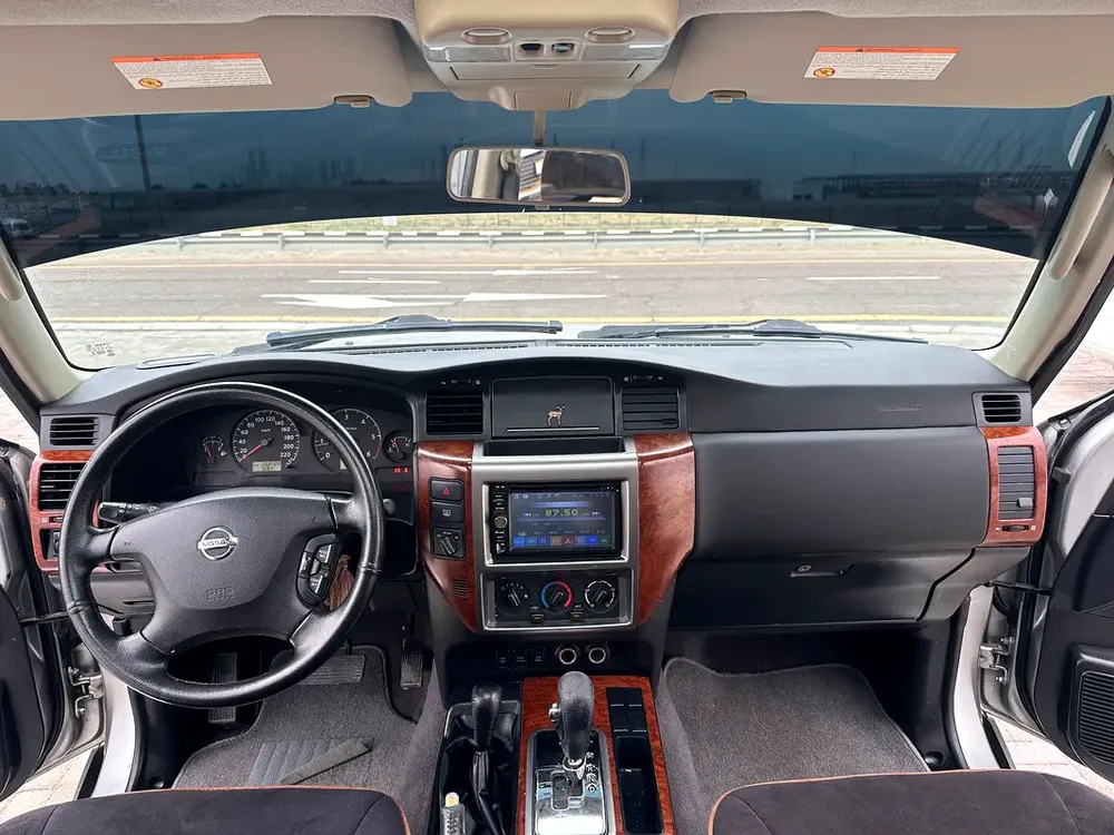 Nissan VTC Safari 2014 GCC sunroof difflock super clean car - Image 14