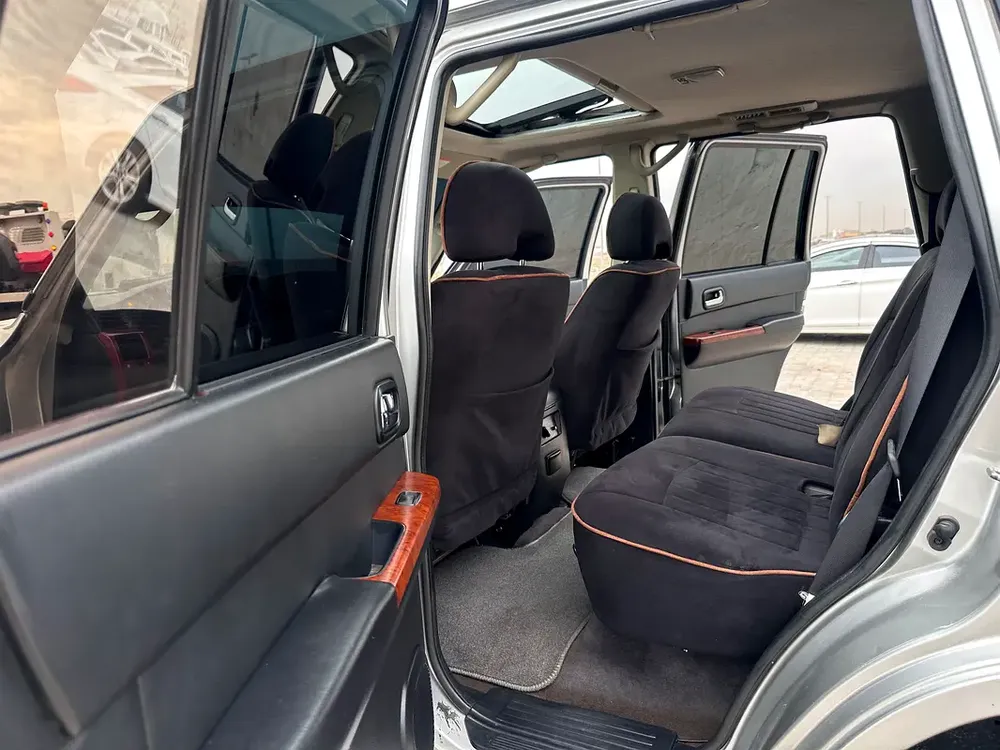 Nissan VTC Safari 2014 GCC sunroof difflock super clean car - Image 15