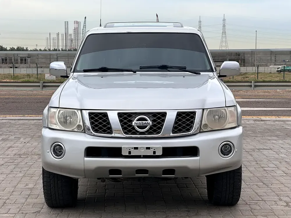 Nissan VTC Safari 2014 GCC sunroof difflock super clean car - Image 18