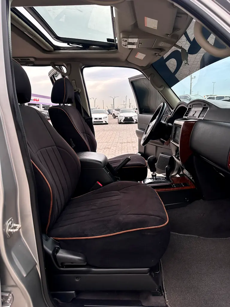 Nissan VTC Safari 2014 GCC sunroof difflock super clean car - Image 20
