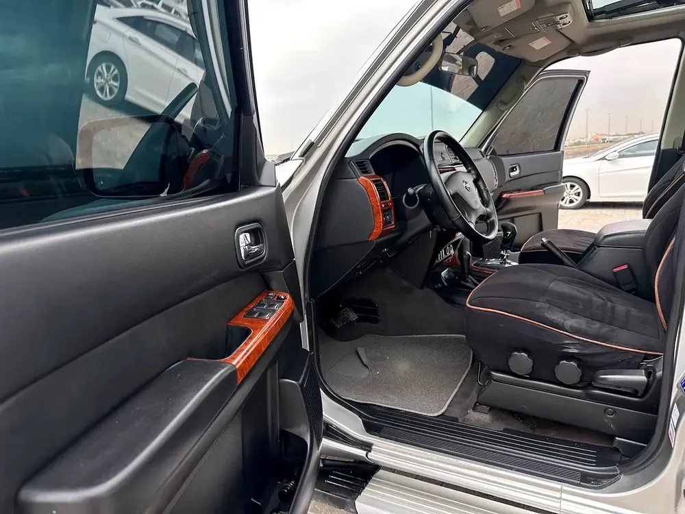 Nissan VTC Safari 2014 GCC sunroof difflock super clean car - Image 6