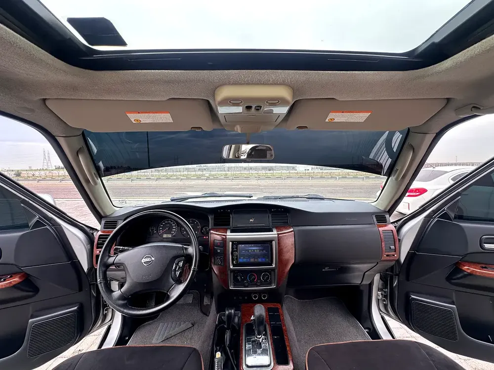 Nissan VTC Safari 2014 GCC sunroof difflock super clean car - Image 7