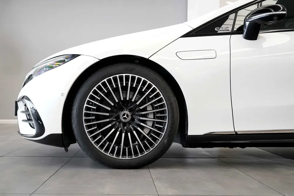 2022 MERCEDES EQS 580 4MATIC / GCC / BURMESTER / DEALER WARRANTY AND SERVICE - Image 5