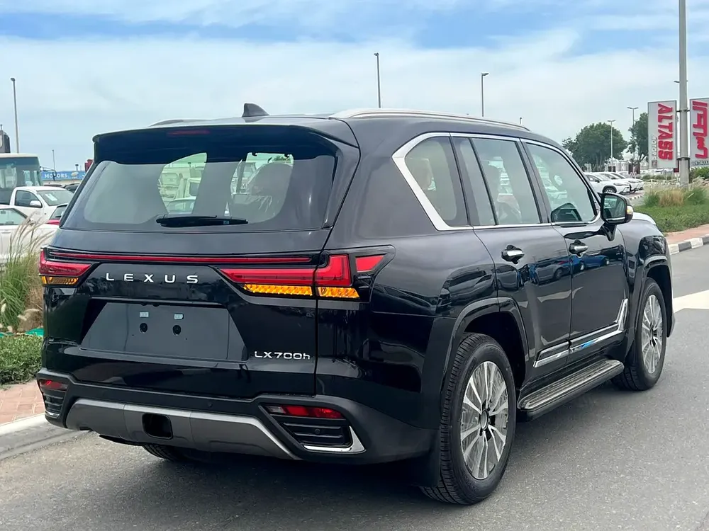 Lexus LX 700h Signature 2026 GCC Specs - Image 4