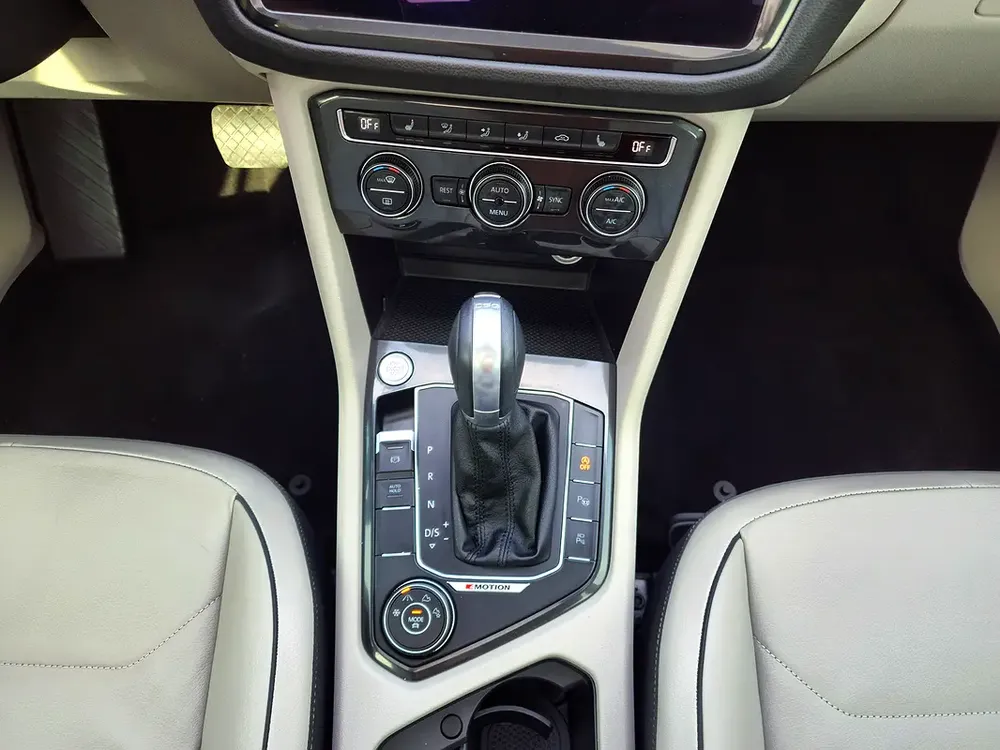 Volkswagen Tiguan 4Motion 2.0 Sport 2018 Model GCC Specs With Full Service History From Agency - Image 15