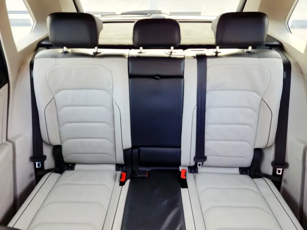Volkswagen Tiguan 4Motion 2.0 Sport 2018 Model GCC Specs With Full Service History From Agency - Image 16