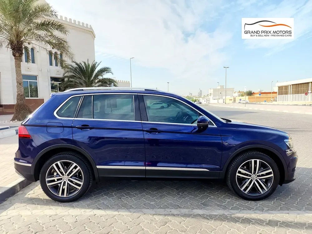 Volkswagen Tiguan 4Motion 2.0 Sport 2018 Model GCC Specs With Full Service History From Agency - Image 4