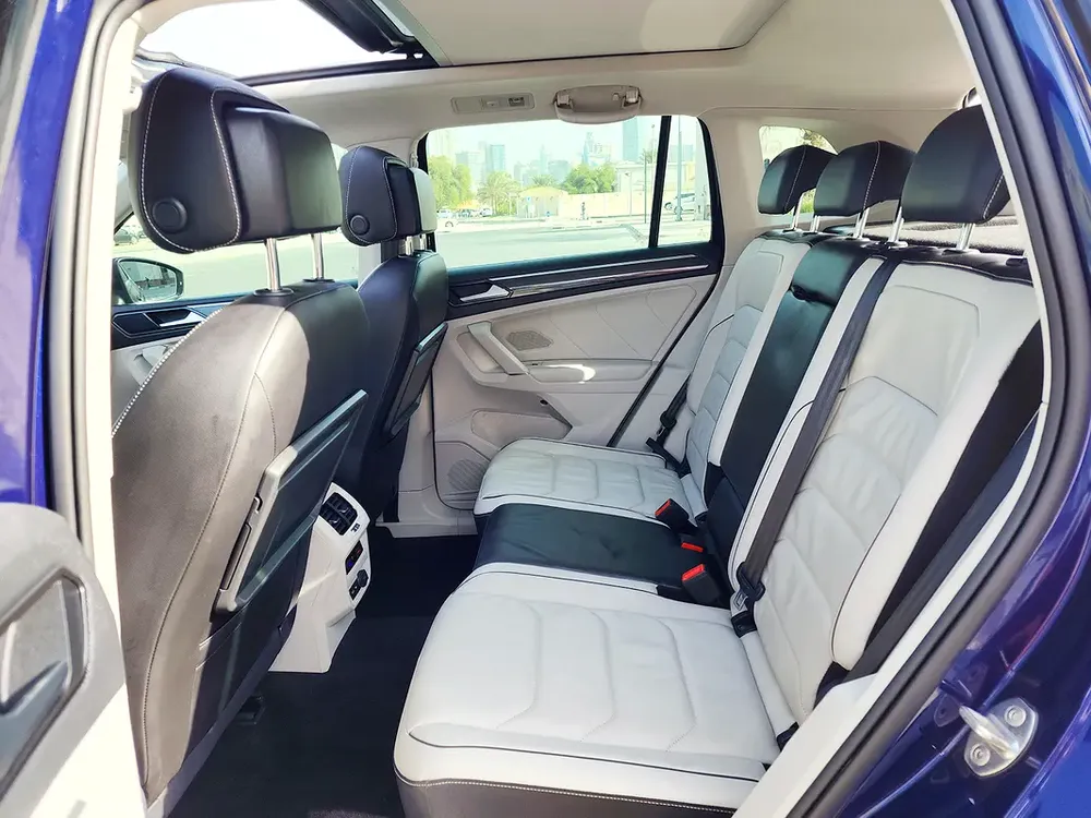 Volkswagen Tiguan 4Motion 2.0 Sport 2018 Model GCC Specs With Full Service History From Agency - Image 8