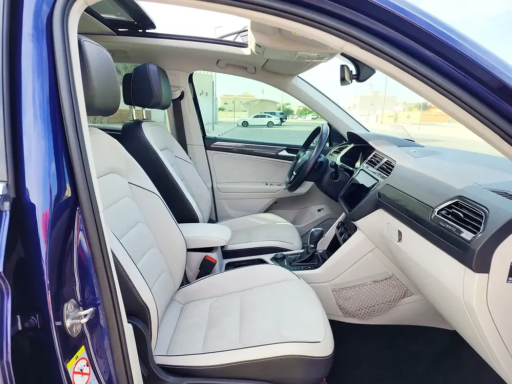 Volkswagen Tiguan 4Motion 2.0 Sport 2018 Model GCC Specs With Full Service History From Agency - Image 9