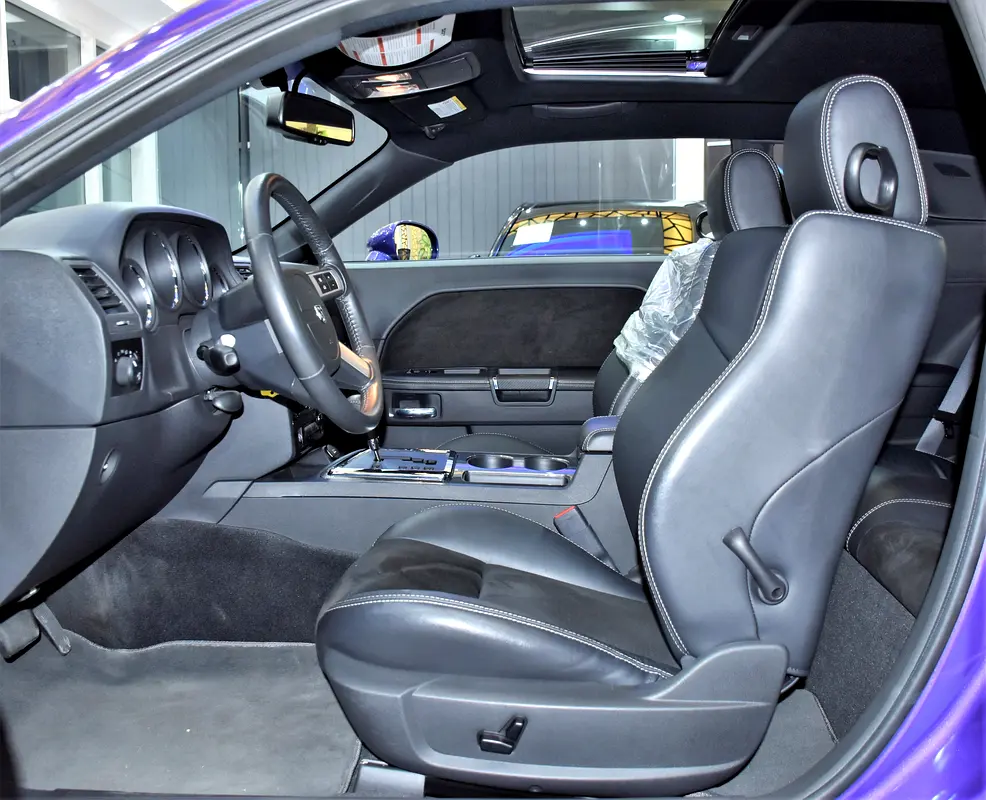ONE and ONLY in the WHOLE REGION! Dodge Challenger SRT8 6.1 HEMI ( 2010 Model ) GCC Specs - Image 12