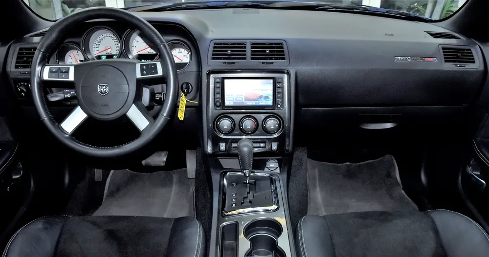 ONE and ONLY in the WHOLE REGION! Dodge Challenger SRT8 6.1 HEMI ( 2010 Model ) GCC Specs - Image 16