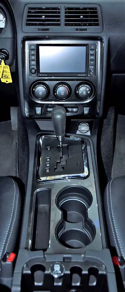 ONE and ONLY in the WHOLE REGION! Dodge Challenger SRT8 6.1 HEMI ( 2010 Model ) GCC Specs - Image 18