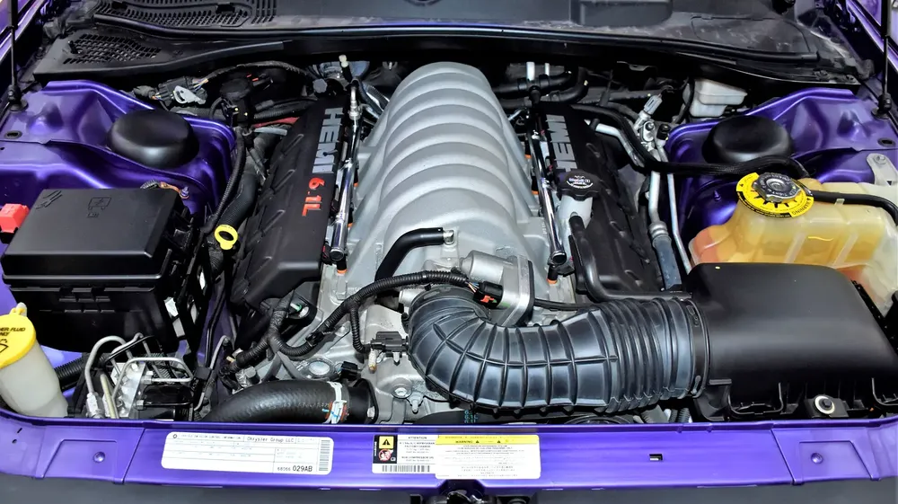 ONE and ONLY in the WHOLE REGION! Dodge Challenger SRT8 6.1 HEMI ( 2010 Model ) GCC Specs - Image 20