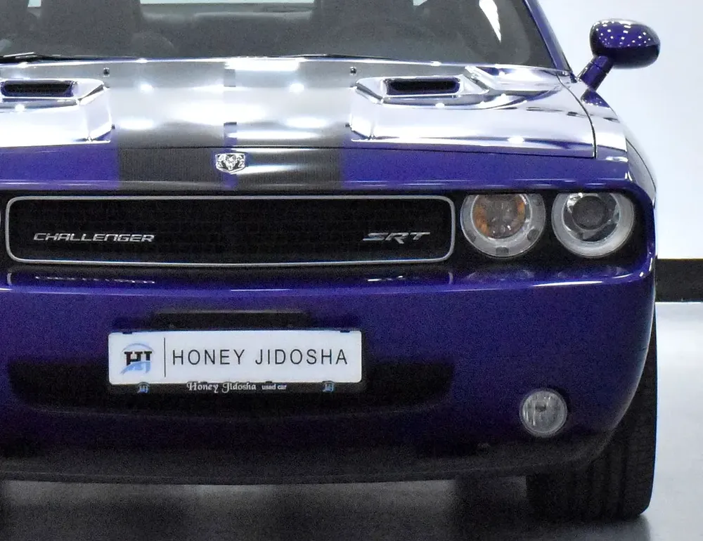 ONE and ONLY in the WHOLE REGION! Dodge Challenger SRT8 6.1 HEMI ( 2010 Model ) GCC Specs - Image 4