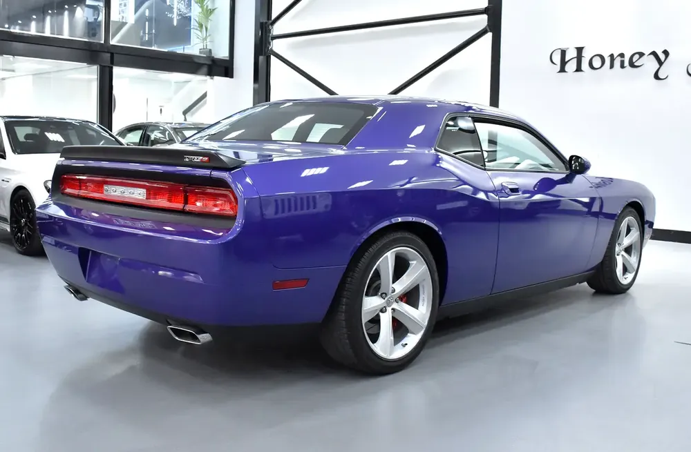 ONE and ONLY in the WHOLE REGION! Dodge Challenger SRT8 6.1 HEMI ( 2010 Model ) GCC Specs - Image 7